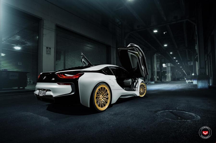  BMW i8 on Vossen Wheels (LC-105T) 2016 года  (фото 3 из 9)